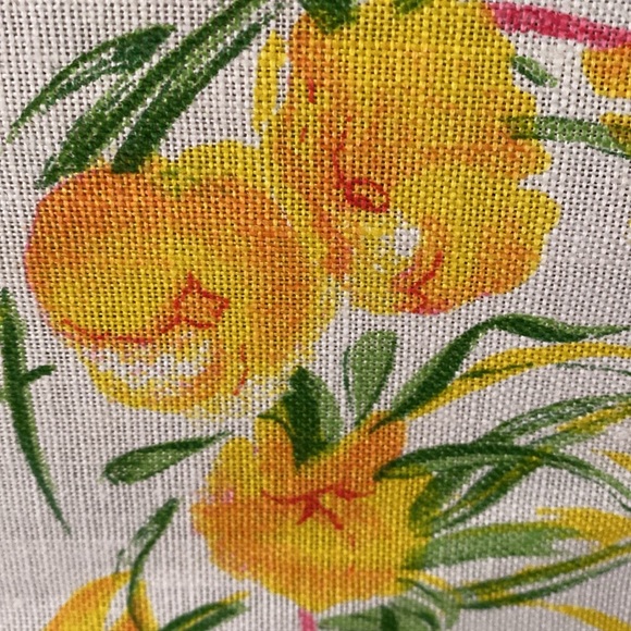 VTG Pure Linen Bermuda Flowers 30”x20” - Picture 11 of 13